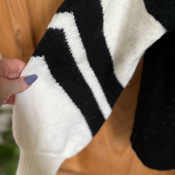 Express Faux black and white Cashmere Ski Sweater! S - Picture 6 of 10